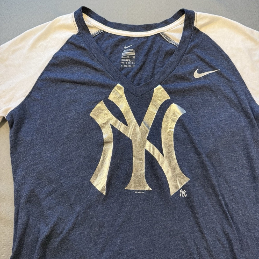 Nike New York Yankees Women's Blue Metallic Graphic Logo Tshirt MLB Size XL